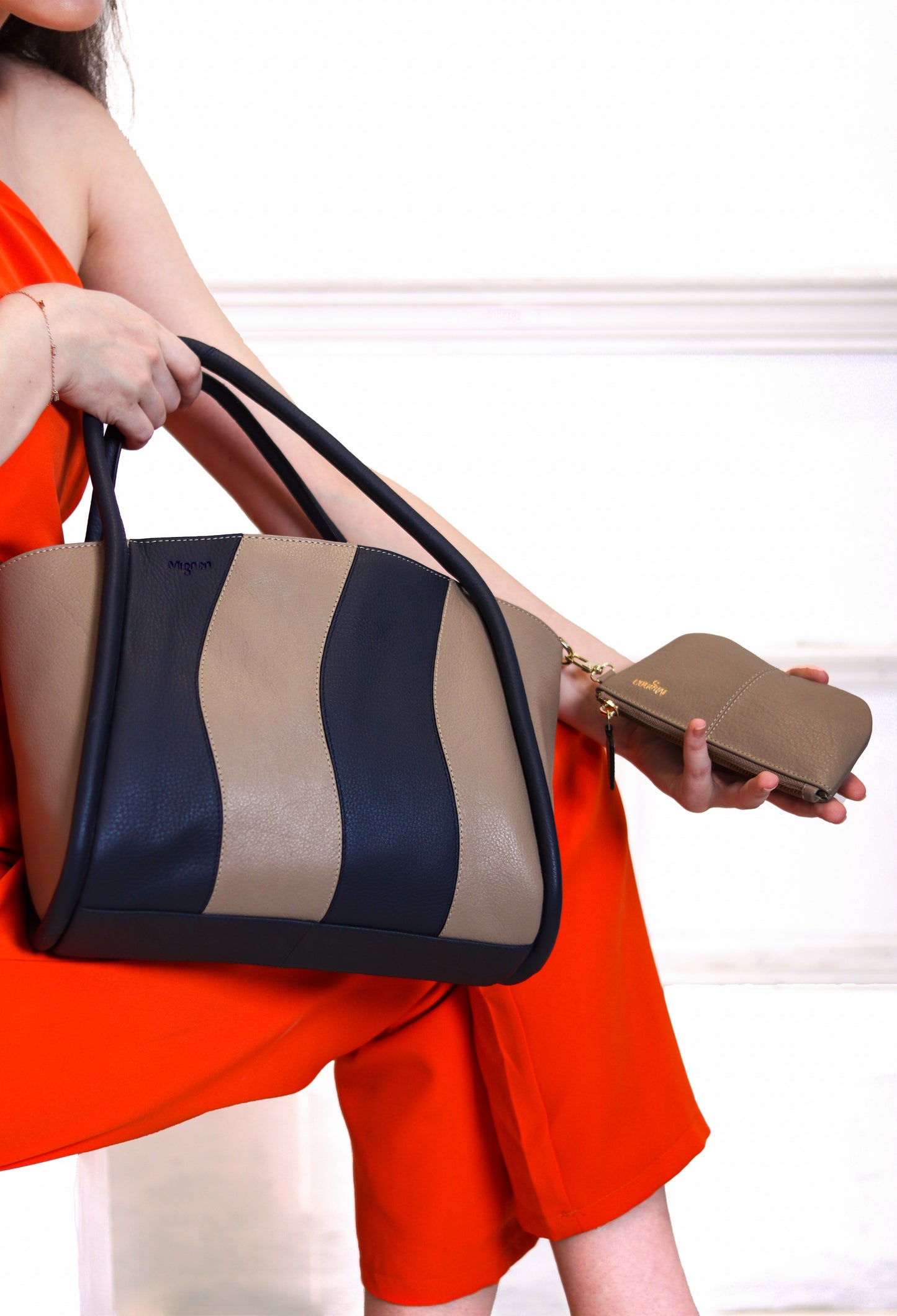 Crestal tote